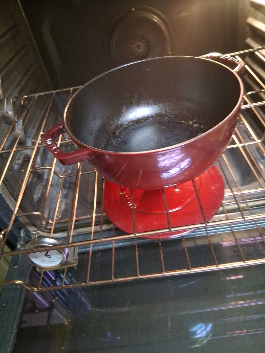 Dutch oven preheating